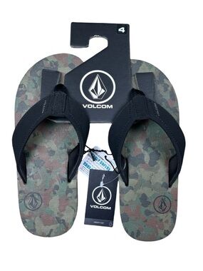 Volcom Kids Camo Flip Flops in Green and Black
